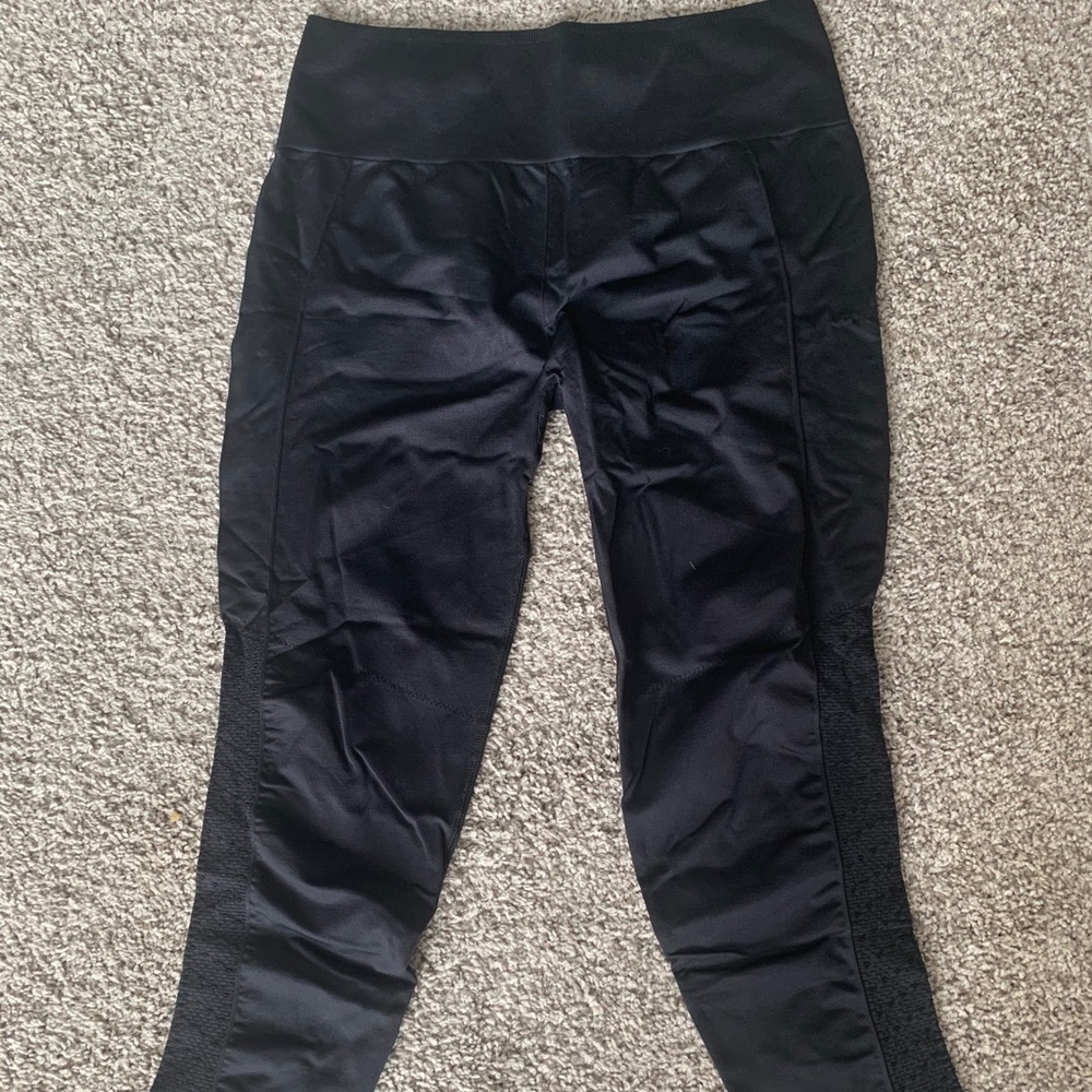 Fabletics Sync High-Waisted Perforated 7/8 Legging